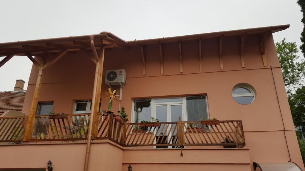 Aquarius Vendeghaz Hotel Szeged Exterior photo