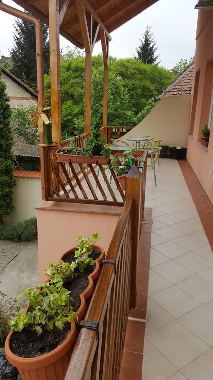 Aquarius Vendeghaz Hotel Szeged Exterior photo