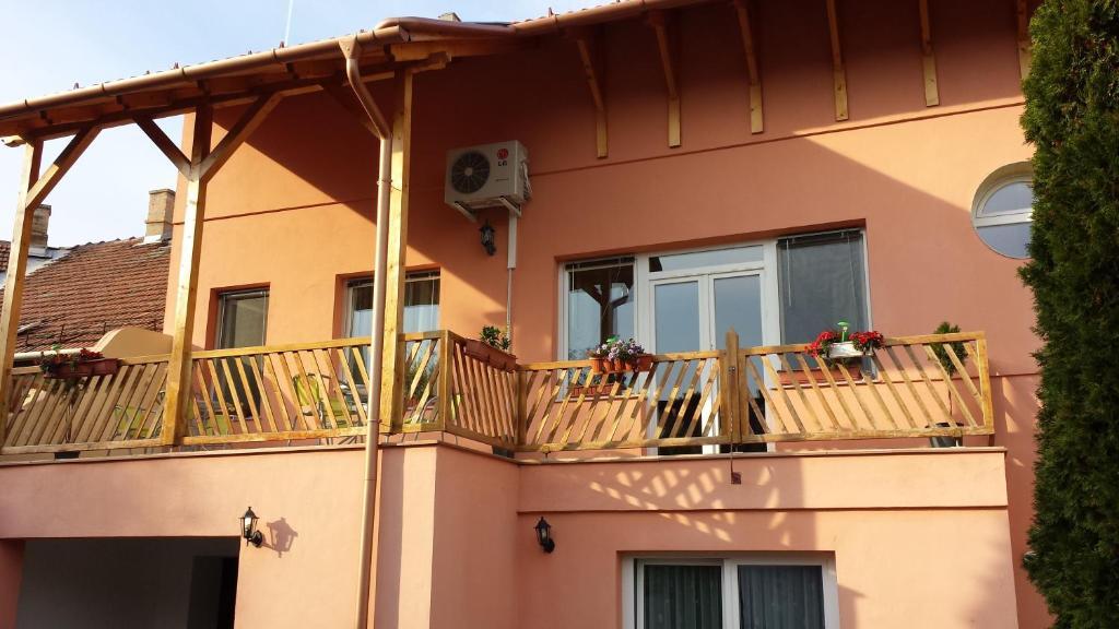 Aquarius Vendeghaz Hotel Szeged Exterior photo